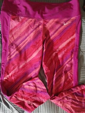 Nike Magenta and Pink Watercolor Stripe Capri Leggings